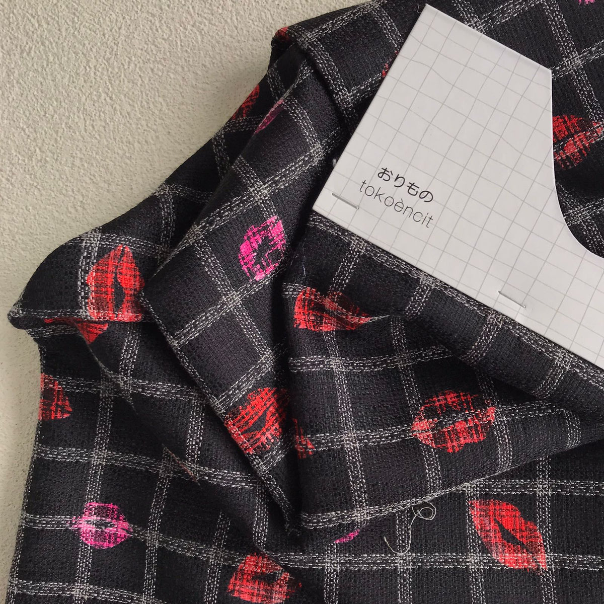 Tweed | Venom Lips Black 05