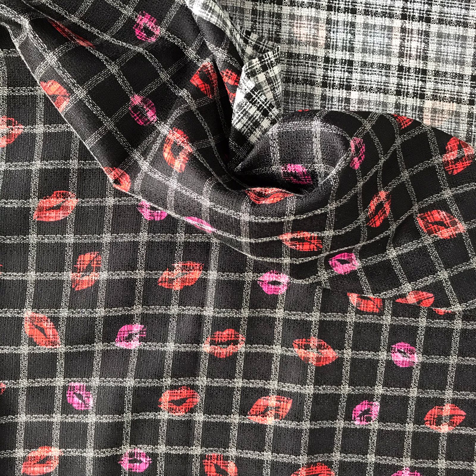 Tweed | Venom Lips Black 05