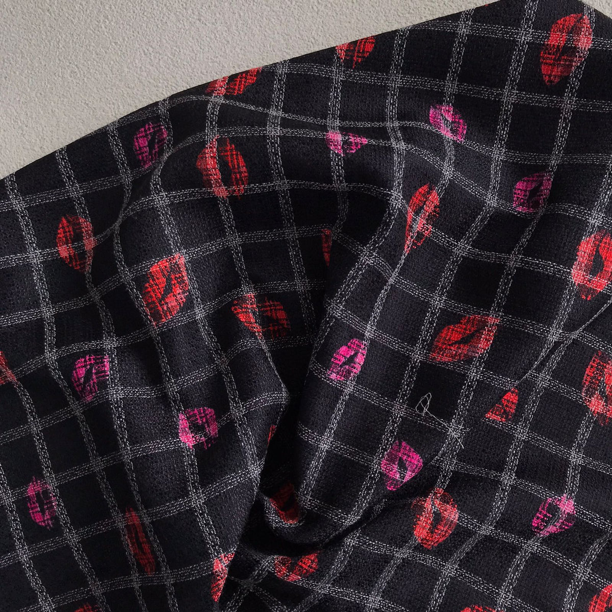 Tweed | Venom Lips Black 05