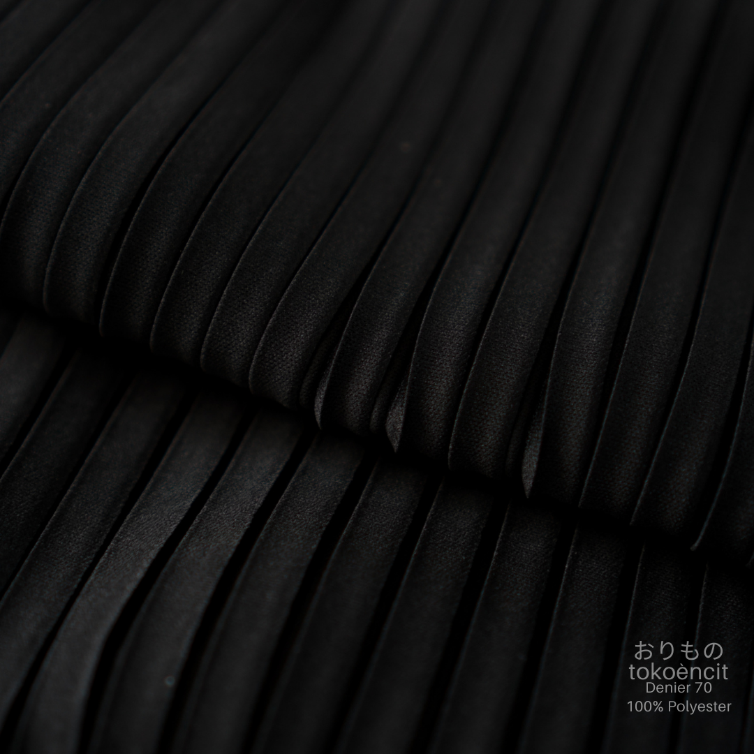 Denier 70 | Pleat Box Side