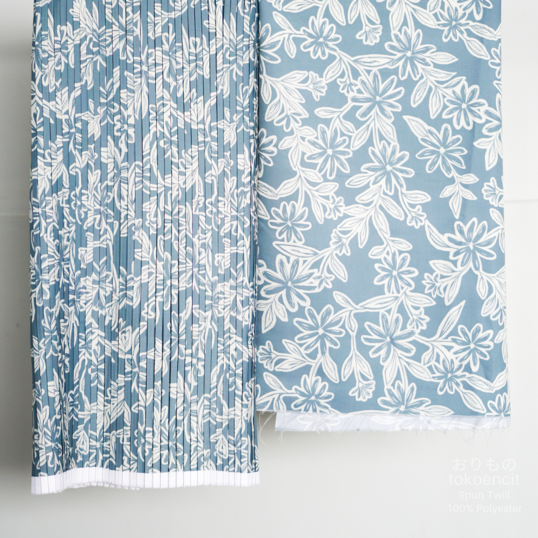 Spun Twill | Pleat Box Side Mono Daisy