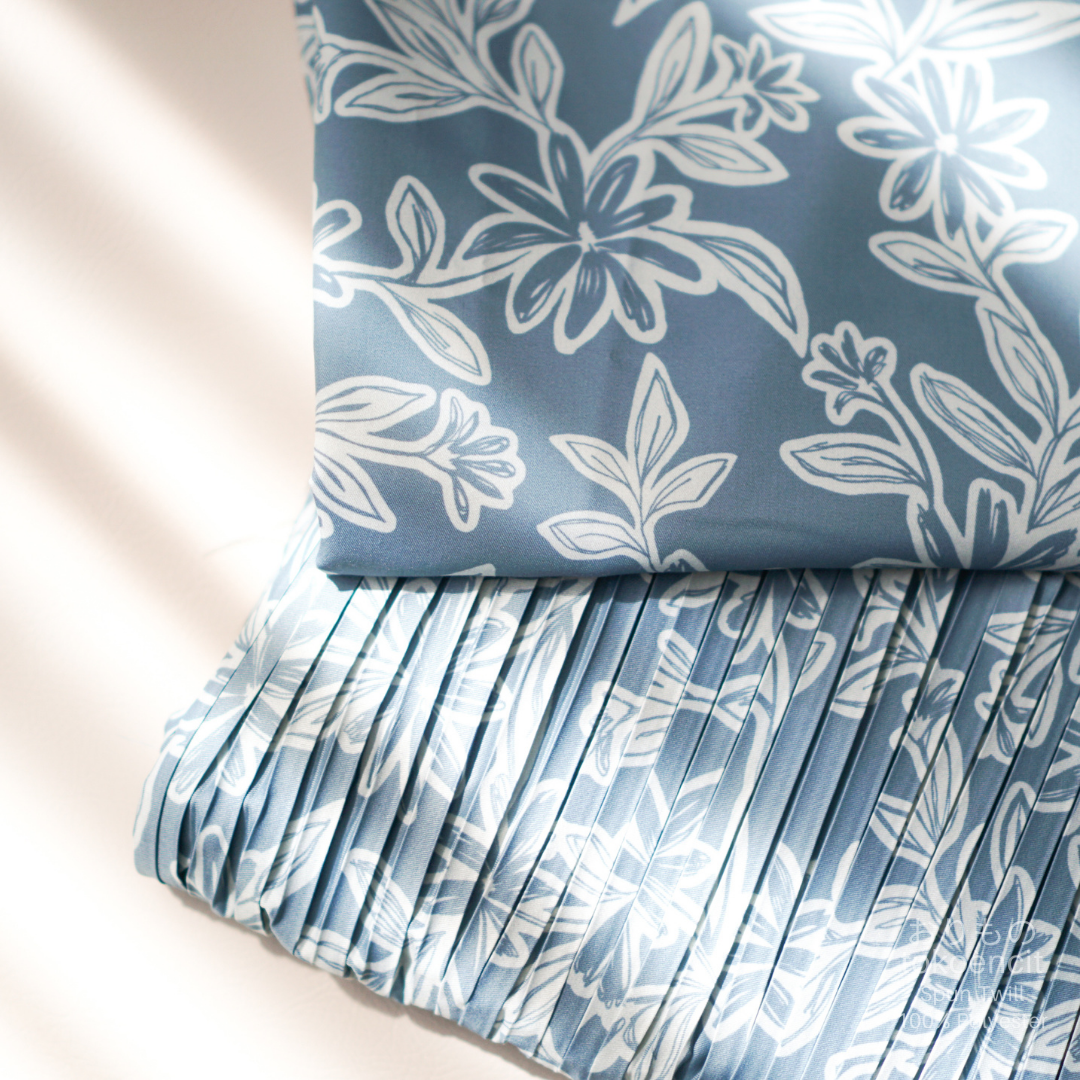 Spun Twill | Pleat Box Side Mono Daisy
