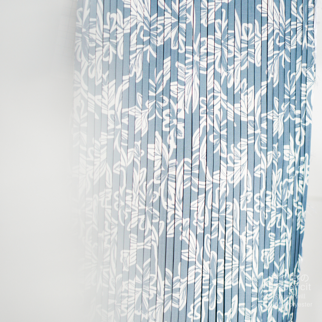 Spun Twill | Pleat Box Side Mono Daisy