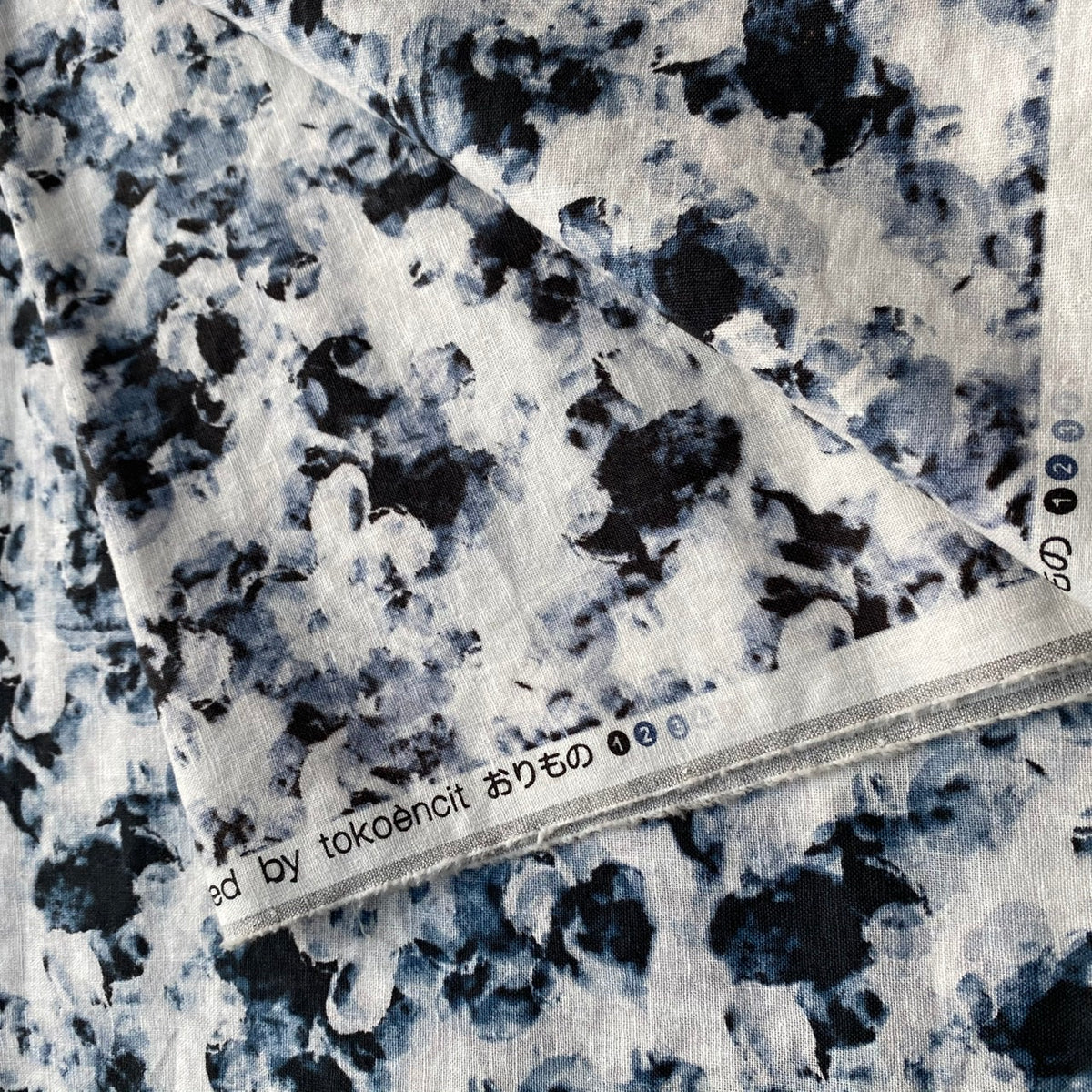 Linen Slub | Dot Abstract