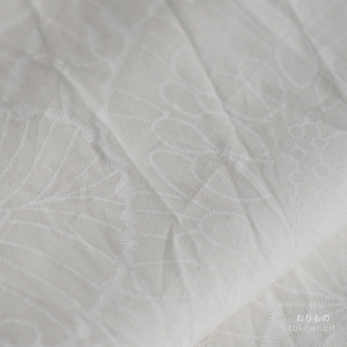 Lyco Lawn | Paisley Leaf