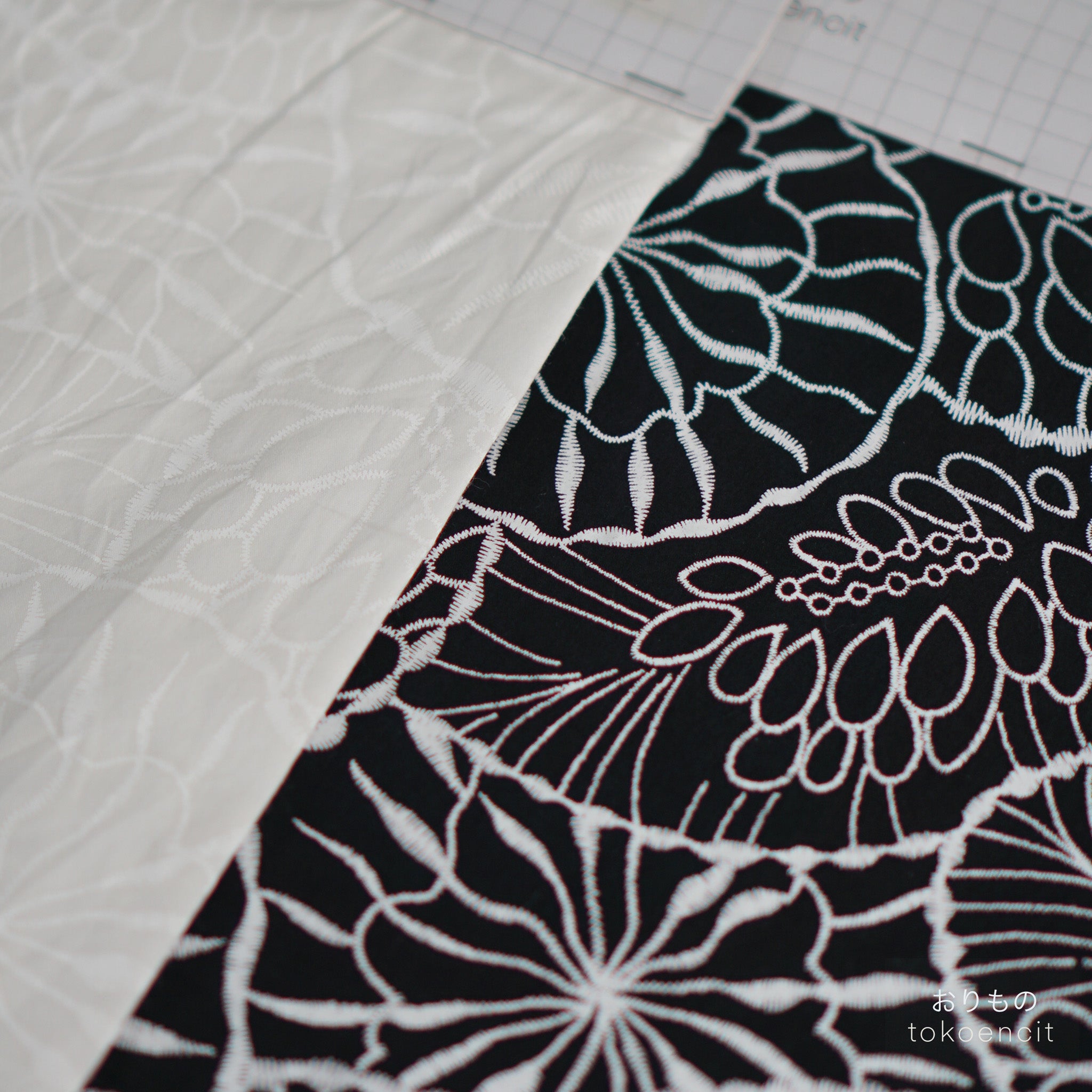 Lyco Lawn | Paisley Leaf