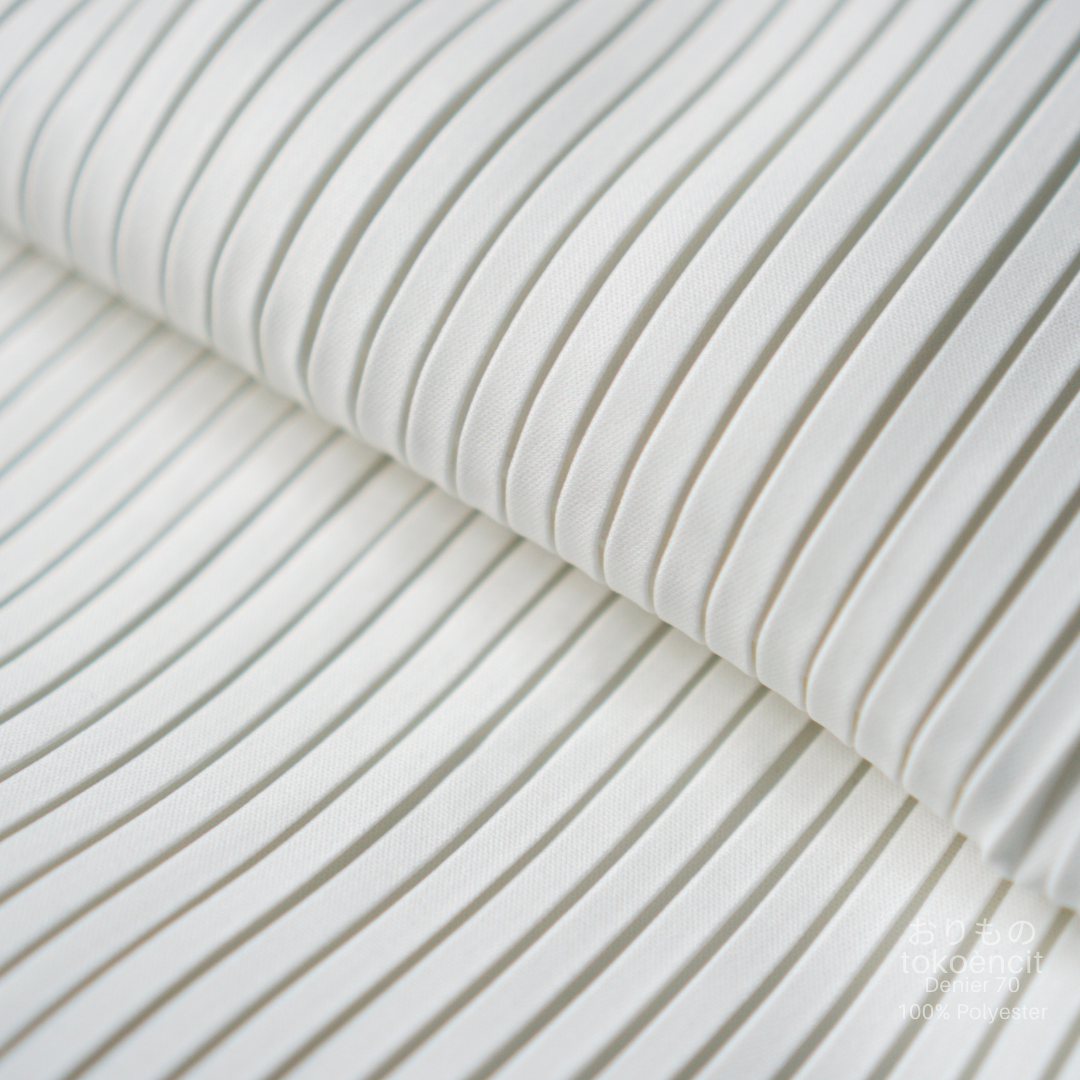 Denier 70 | Pleat Box Side