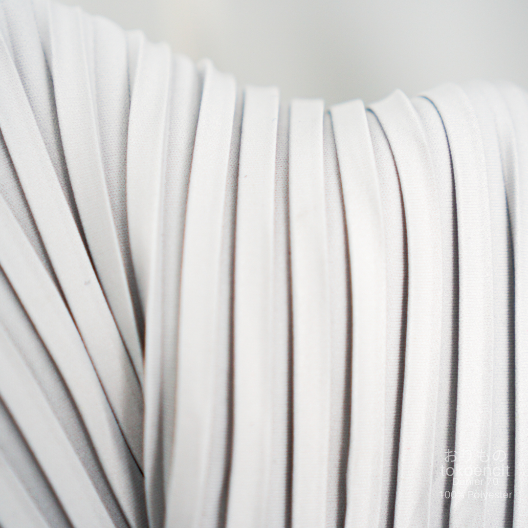 Denier 70 | Pleat Box Side