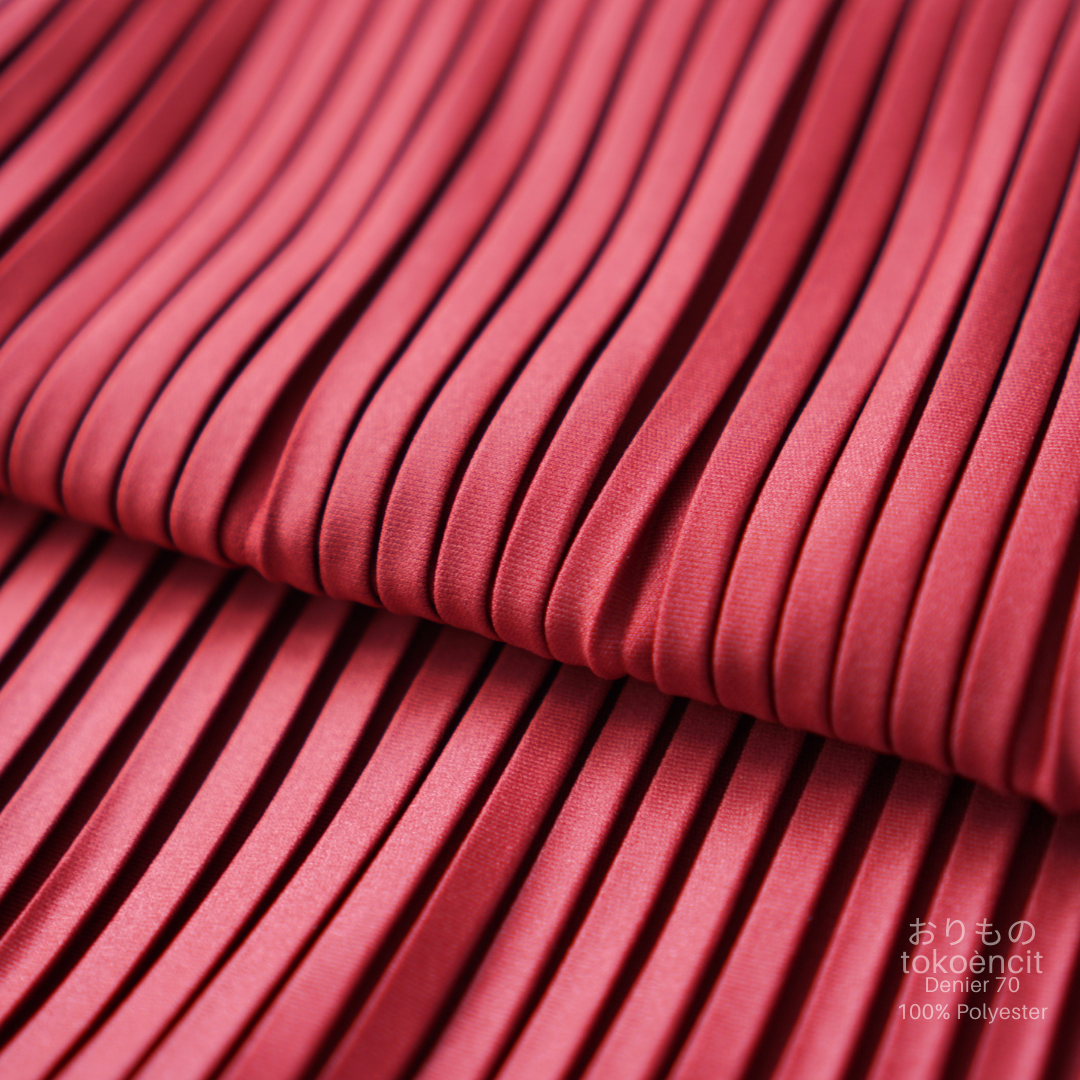 Denier 70 | Pleat Box Side