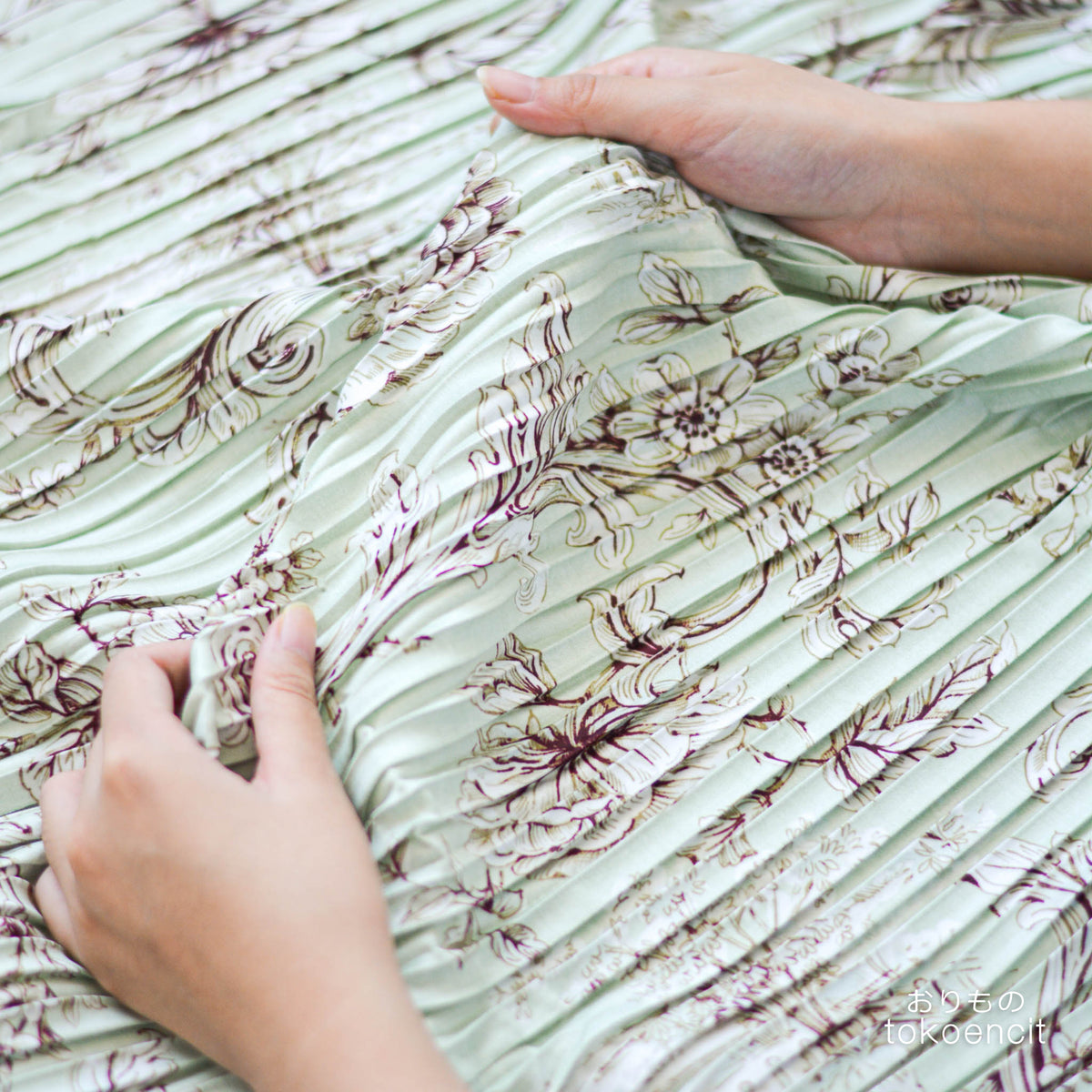 Denier Pleats | Pleat Box Side Peoni Toille