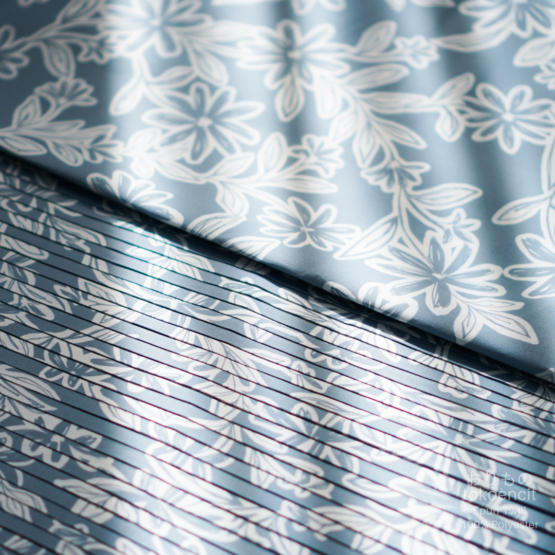 Spun Twill | Pleat Box Side Mono Daisy