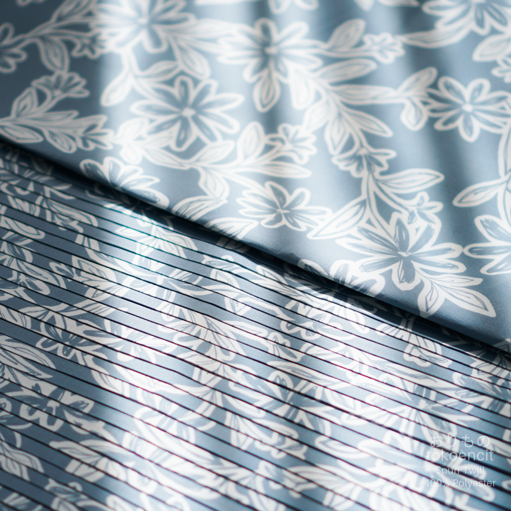 Spun Twill | Pleat Box Side Mono Daisy