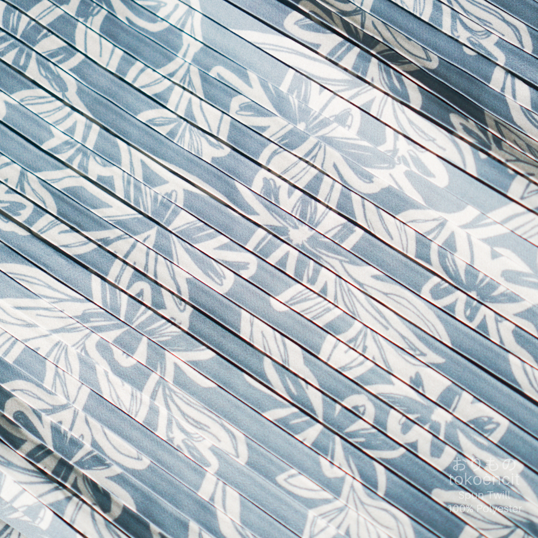 Spun Twill | Pleat Box Side Mono Daisy