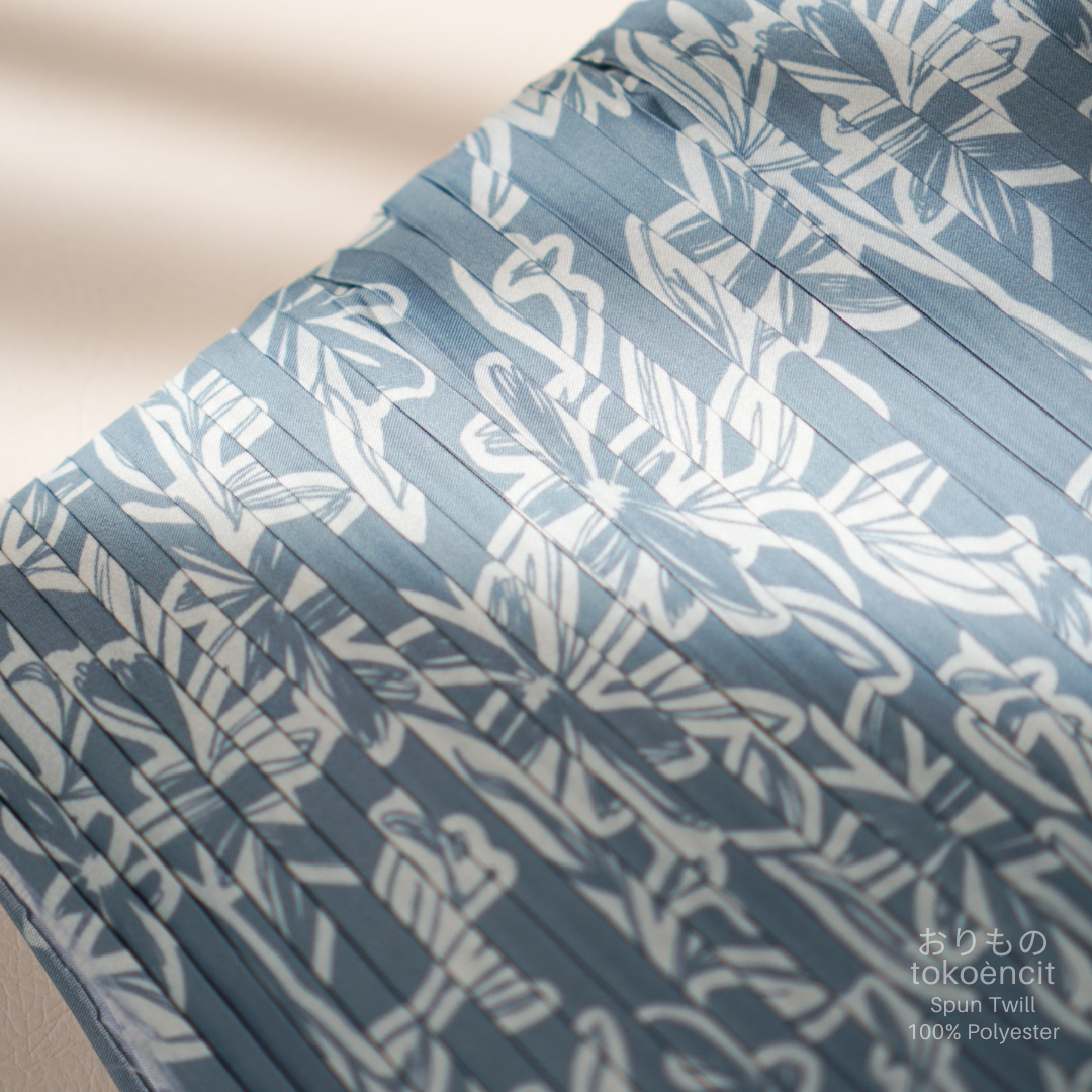 Spun Twill | Pleat Box Side Mono Daisy