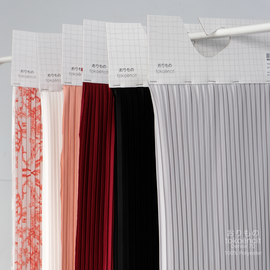 Denier 70 | Pleat Box Side