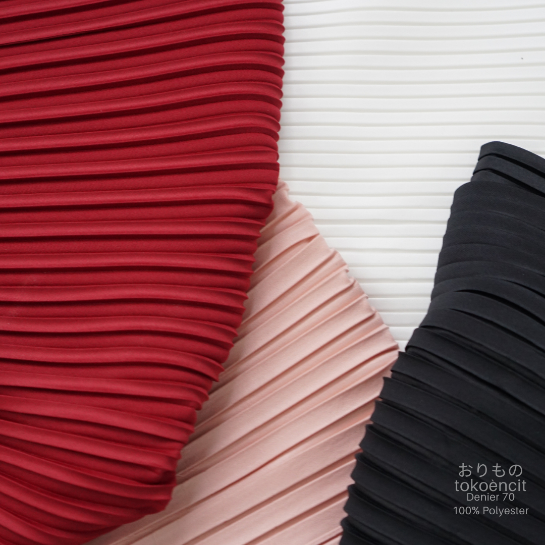 Denier 70 | Pleat Box Side