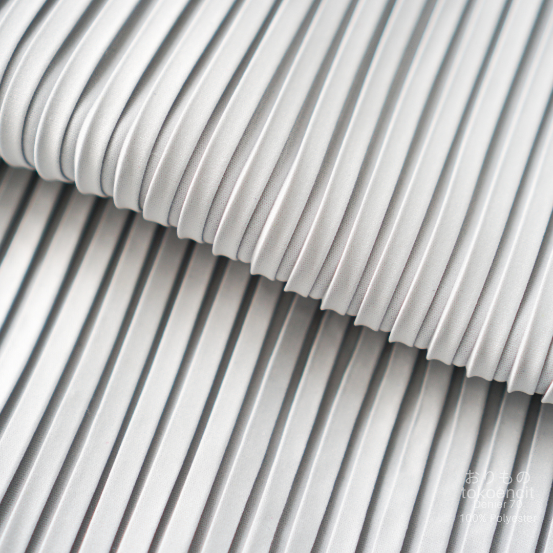 Denier 70 | Pleat Box Side