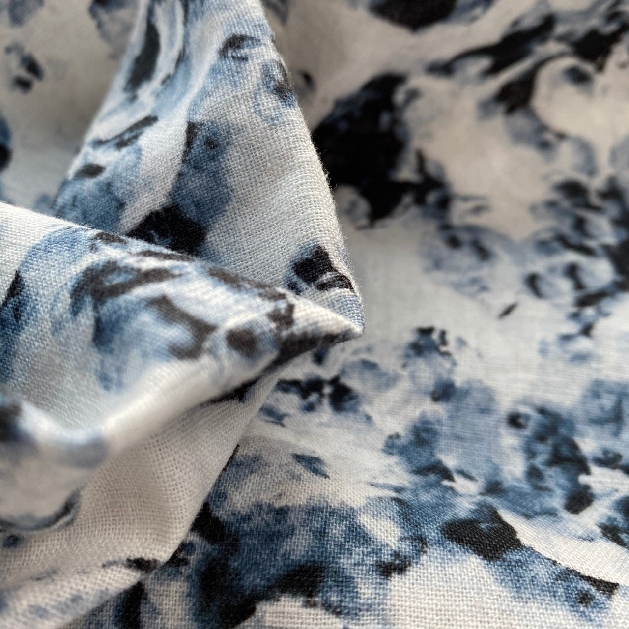 Linen Slub | Dot Abstract