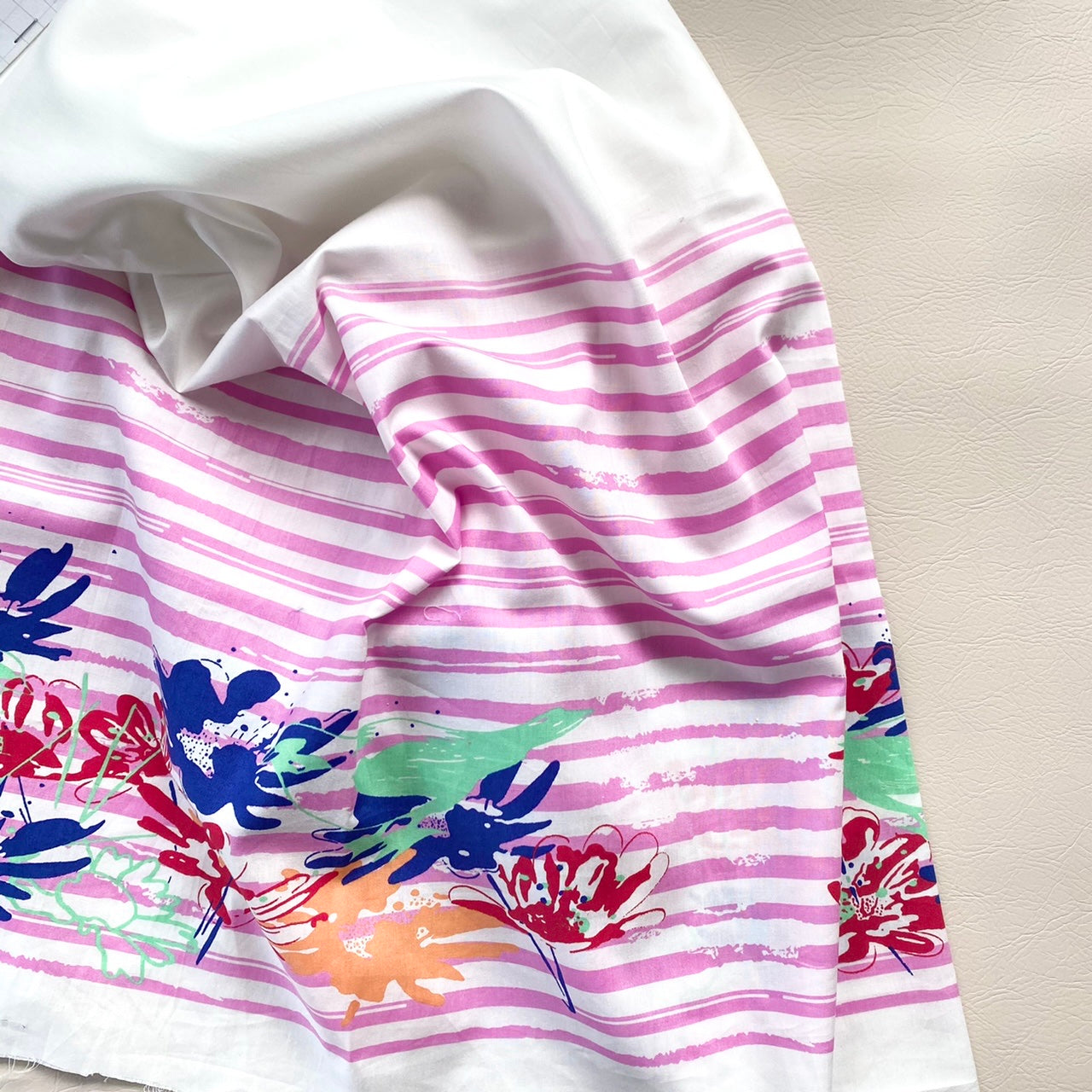 Lyco Lawn | Stripe Brush Flower